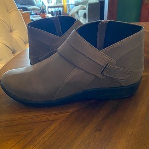 Booties-suede - taupe color